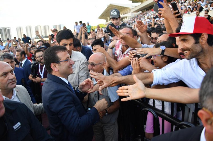 İBB Başkanı Ekrem İmamoğlu, Gazi Koşusu'na katıldı ...