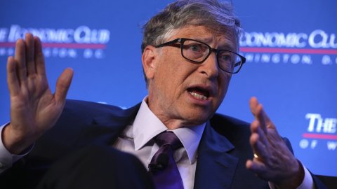 Bill Gates'ten koronavirüs çıkışı: ABD'yi yerden yere vurdu