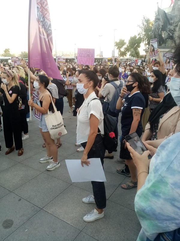 Pınar Gültekin'in katledilmesini protesto eden kadınlara polis müdahalesi - Resim : 6