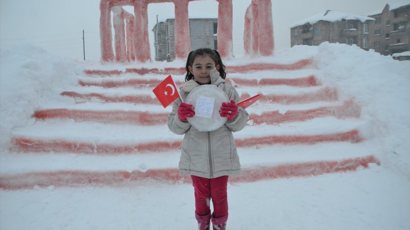 Mansur Yavaş Anıtkabir'e gitmek isteyen Hira'nın hayalini ...