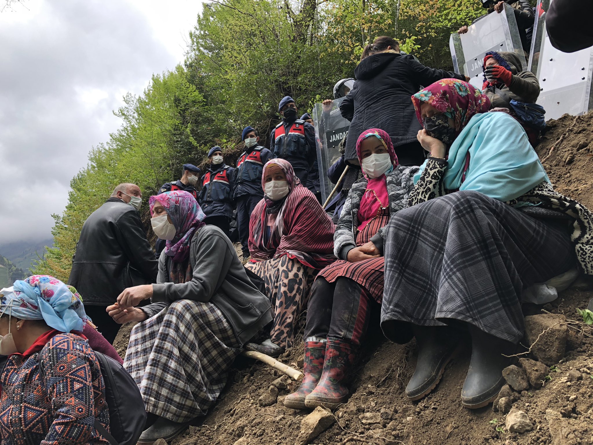 İkizdere'de halk direniyor: Kadınlara çok sert müdahale... - Resim : 2